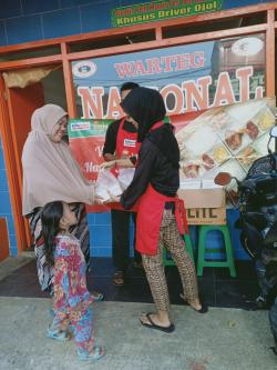 Gelar Warteg Gratis untuk Dhuafa, Alfamart dan Heinz ABC Kolaborasi Bagikan 20.000 Paket Buka Puasa