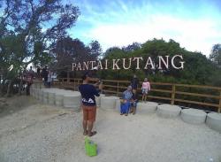Unik! Pantai Kutang di Lamongan jadi Tujuan Favorite Ngabuburit Warga