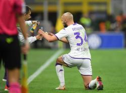 Momen Pemain Fiorentina Tiba-tiba Cedera, agar Rekan Satu Timnya Berbuka Puasa