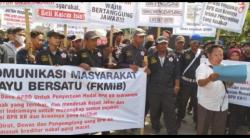 Kasus Kredit Macet BPR KR Indramayu Masa Geruduk Gedung DPRD, Ini Tuntutannya