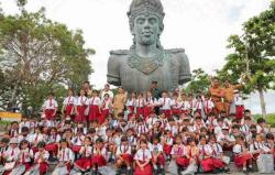 GWK Bali Gelar Pemutaran Film dan Pembagian Buku Cerita, Lestarikan Budaya Literasi