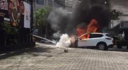 Mobil Mewah Terbakar di Balikpapan, Pengemudinya Selamat 