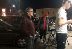 Viral! Foto Bill Gates Antre di Gerai Burger di Seattle Amerika Serikat