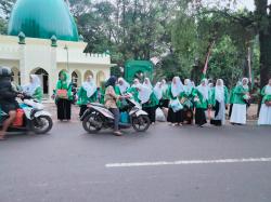 Fatayat NU Pekalongan Bagikan Ribuan Paket Takjil