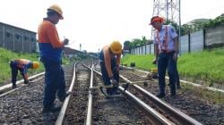 DAOP 2 Bandung Benahi Rel Kereta Api Jelang Mudik Lebaran 2023