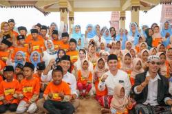 Melihat Cantiknya Arumi Bachsin Saat Kunjungi Anak Yatim di Mojokerto