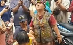 Ida Dayak Lakukan Ritual Tarian sebelum Obati Pasien, Apakah Mantra Ilmu Sihir?