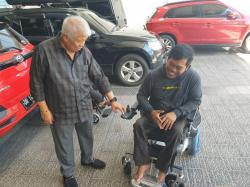 Cerita Penyanyi dan Pencipta Lagu Sasak Penyandang Disabilitas, Tak Ingin Hidup Jadi Sampah di Bumi