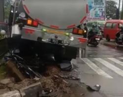 Kecelakaan Truk Bermuatan Bahan Kimia Menabrak Mobil dan Sejumlah Motor, 7 Orang Meninggal Dunia