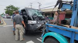 Terlibat Laka di Jalan Solo Semarang Boyolali Mobil Pick Up Ringsek