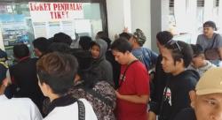 Antrian Tiket Mudik Membludak di Pelabuhan Jangkar