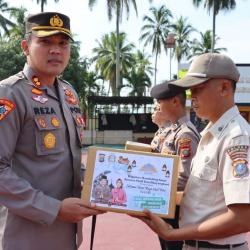 Bingkisan Lebaran dari Komandan