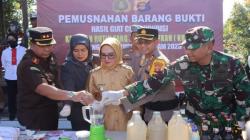 Polres Bontang Musnahkan Ratusan Liter Miras dan Puluhan Gram Sabu Hasil Operasi Pekat