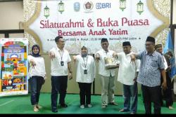 Jalin Silaturrahim, BRI - PWI Jatim Serahkan 100 Bingkisan untuk Media dan Anak yatim