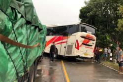 Diduga Ngantuk, Bus Murni Hantam Sejumlah Kendaraan, 6 Korban Luka-Luka