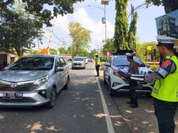 Satlantas Polres Bojonegoro Melaksanakan Penggelaran Personel di Jalur Utama Arus Mudik