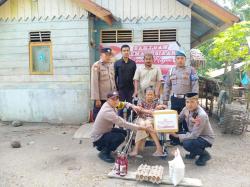 Polisi Bantu Warga Miskin Kurang Mampu Penderita Sakit Lumpuh di Aceh