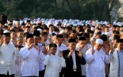 Simak Tata Cara Sholat Idul Fitri, Lengkap dengan Bacaan Niat untuk Imam, Makmun dan Sendiri