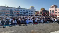 Ribuan Jamaah Muhammadiyah Sholat Id di Lapangan Basket Kawasan Megamas Manado