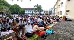 Warga Muhammadiyah Rayakan Lebaran Hari Ini, Ribuan Jemaah di Ciamis Ikuti Salat Ied