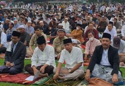 Bupati dan Wakil Bupati Banyumas Salat Id di Alun-alun Purwokerto