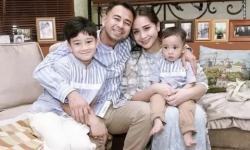 Artis Berlebaran dengan Outfit yang Kompak dan Menawan