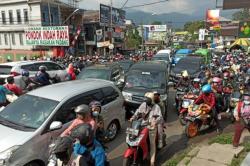 Libur Lebaran, Lebak Selatan Dilanda Macet Parah dan Ancaman Banjir