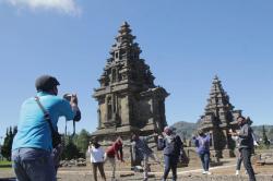 30 Ribu Lebih Wisatawan Padati Dieng Banjarnegara