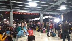 Puncak Arus Balik Diprediksi Malam Ini, Stasiun Kiaracondong Dipadati Kedatangan Pemudik