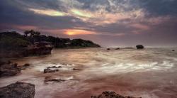 Potret Panorama Pantai Sayang Heulang Garut Jadi Salah Satu POTY di Platform Dunia