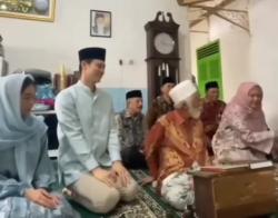 Bupati Pandeglang Ajak Calon Mantu asal Korea Sowan ke Abuya Dimyati