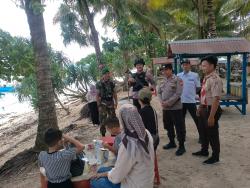 TNI Polri Kaur Fokus Amankan Objek Wisata Pantai Pangubaian