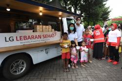 Lewat Program Lebaran Sehat, LG Gelar Aksi Peduli Warga Sekitar 3 TPS