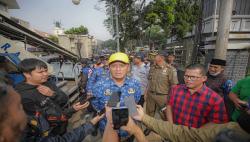 Bule Ludahi Imam Masjid, Plh Wali Kota Bandung Ingatkan Warga Asing Hargai Budaya Lokal