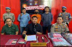 Sakit Hati Karena Ibunya Dihina lewat WA, Remaja Ini Bacok Teman dengan Celurit