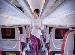 Bukan Tujuan Negatif, Ini Fungsi Belahan di Rok Pramugari