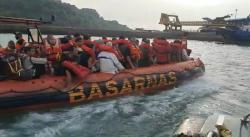 Kapal Ferry Terbakar di Laut Merak, Basarnas Banten Berjibaku Evakuasi Penumpang