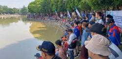 Pemkab Tangerang Mancing Bareng Bersama Buruh Berhadiah Sepeda Motor, Dua Ton Ikan Disebar  