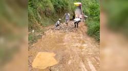 Viral Jalan Rusak di Ponorogo, Warga Perbaiki Pakai Uang Pribadi