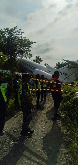 Pesawat Pribadi 900XP PK-LRU Mendarat di Rumput Dekat Bandara Morowali