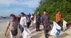 Danlanal Banten Gelar Baksos dan Bersih-bersih  Sampah di Pulau Merak Kecil