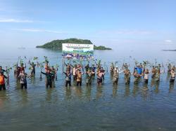 Dibuka Presiden Jokowi, Kapolres Polman Hadiri Puncak Penanaman Mangrove Nasional