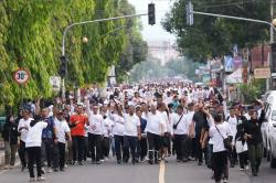 30 Ribu Warga Pinrang Bersama Gubernur Ikuti Jalan Sehat Anti Mager