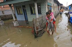 Banjir Rob akibat Fase Bulan Purnama Menerjang hingga 31 Juli, Pantura Jateng Waspada!