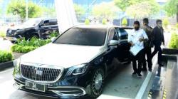 Johnny G Plate Miliki Kekayaan Rp191 Miliar, Kerap Pakai Mobil Mewah Mercedes - Maybach