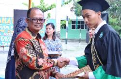 Wisudawan SMP dan SMK Tapen Disemangati Wabup Simalungun Melanjut ke Perguruan Tinggi