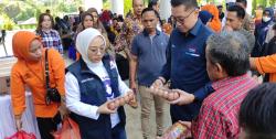 Ribuan KRS di Mamuju Terima Bantuan Ayam dan Telur, Sutinah Minta Agar Barang Tetap Fresh