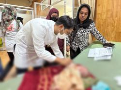 Kunjungi Anak 7 Bulan Bronchepneumonia, dr Udin Malik Dampingi Keluarga Dapatkan Pelayanan Kesehatan