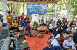 Uri-uri Budaya, Sedekah Bumi Desa Bate Tampilkan Kesenian Tradisional Musik Kentrung yang Nyaris Pun