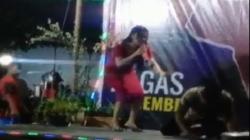 Asyik Nyanyi sambil Joget dengan Penyanyi Dangdut di Panggung, Kades Meregang Nyawa dan Meninggal